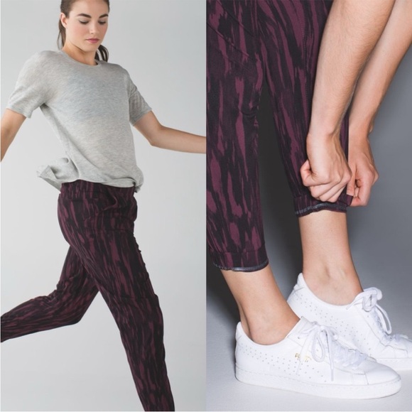 lululemon &go City Jogger Painted Animal Bordeaux Drama Black - Picture 1 of 13